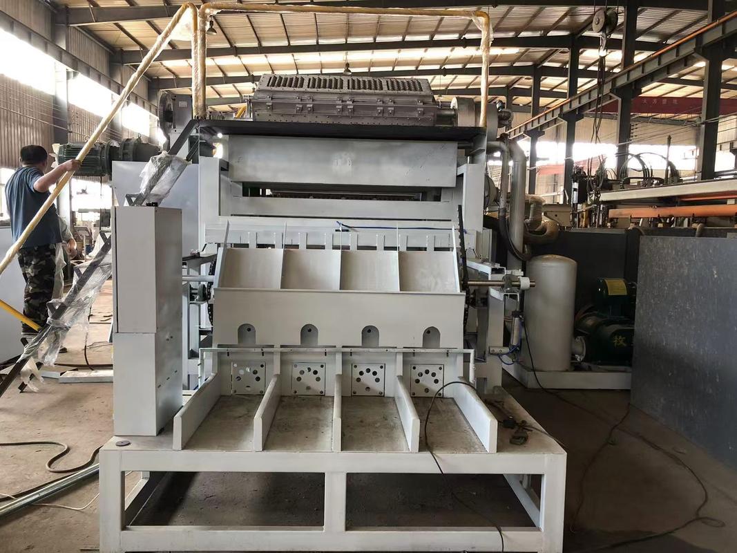 Automatyczna linia produkcyjna z płytkami do jaj z wykorzystaniem masy papierowej z recyklingu do tworzenia różnego rodzaju kartonów i płytek do jaj 5000-6000 sztuk/h sterowane przez PLC