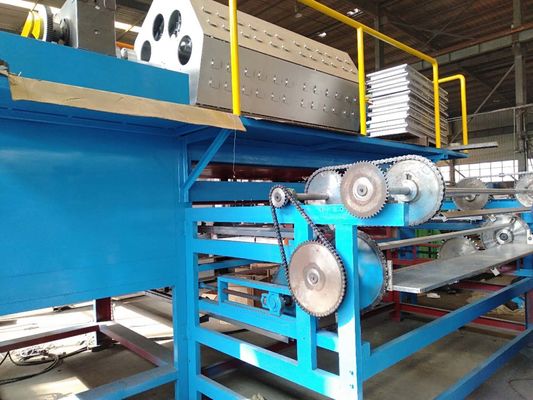 W pełni automatyczna linia do produkcji tacek na jajka z 6-warstwową metalową suszarką 5000-6000 sztuk na godzinę sterowana przez PLC maszyna do formowania masy celulozowej